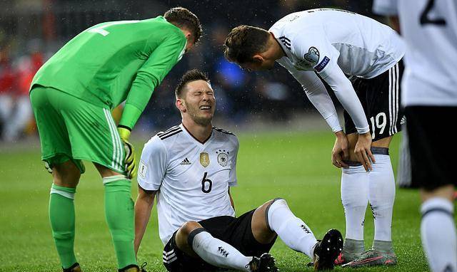  曼联马奎尔关键拦截保住胜果险胜埃弗顿