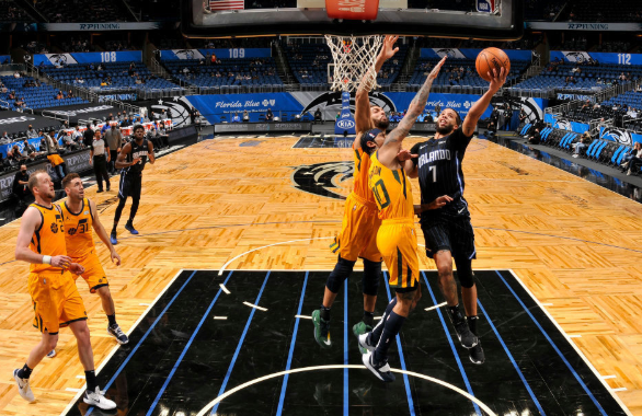  巴勒莫主场气势如虹，玫瑰之城响彻战歌